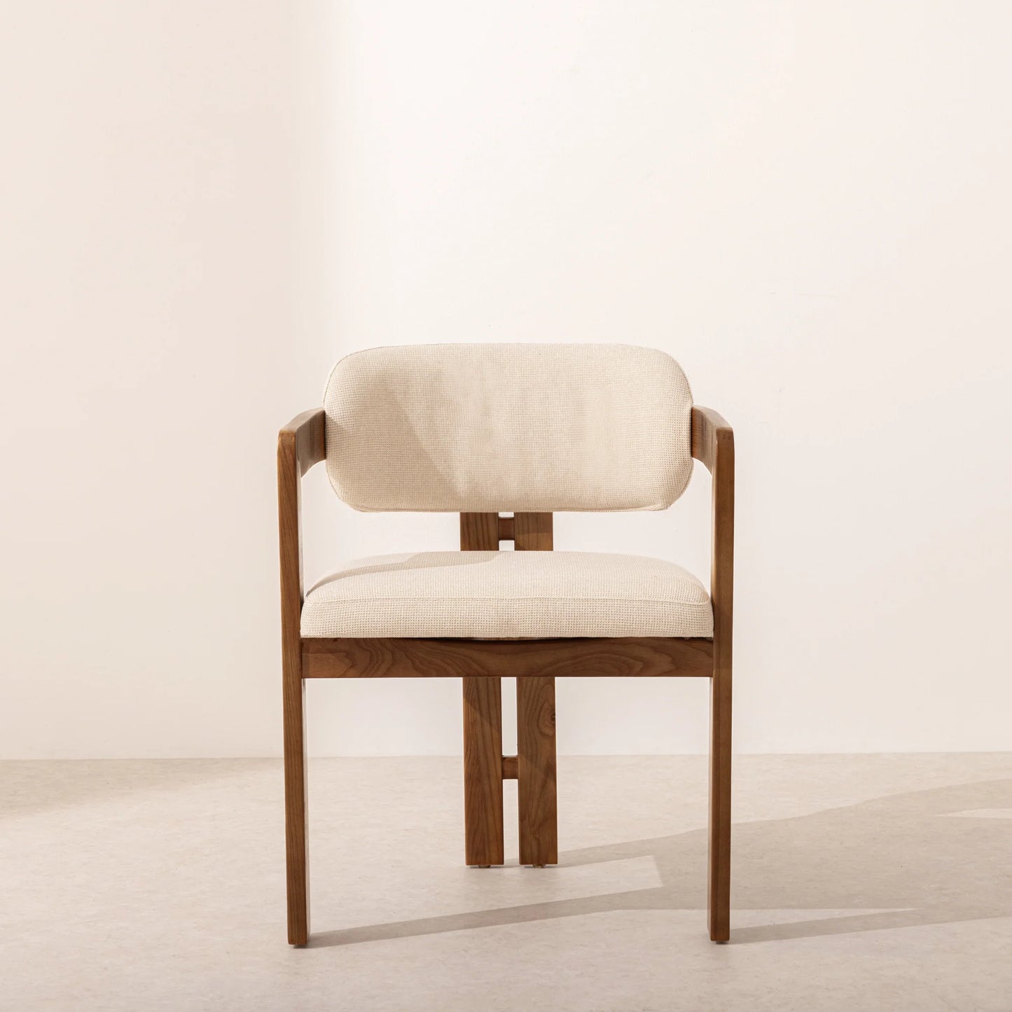 Chaise de salle à manger incurvée en noyer