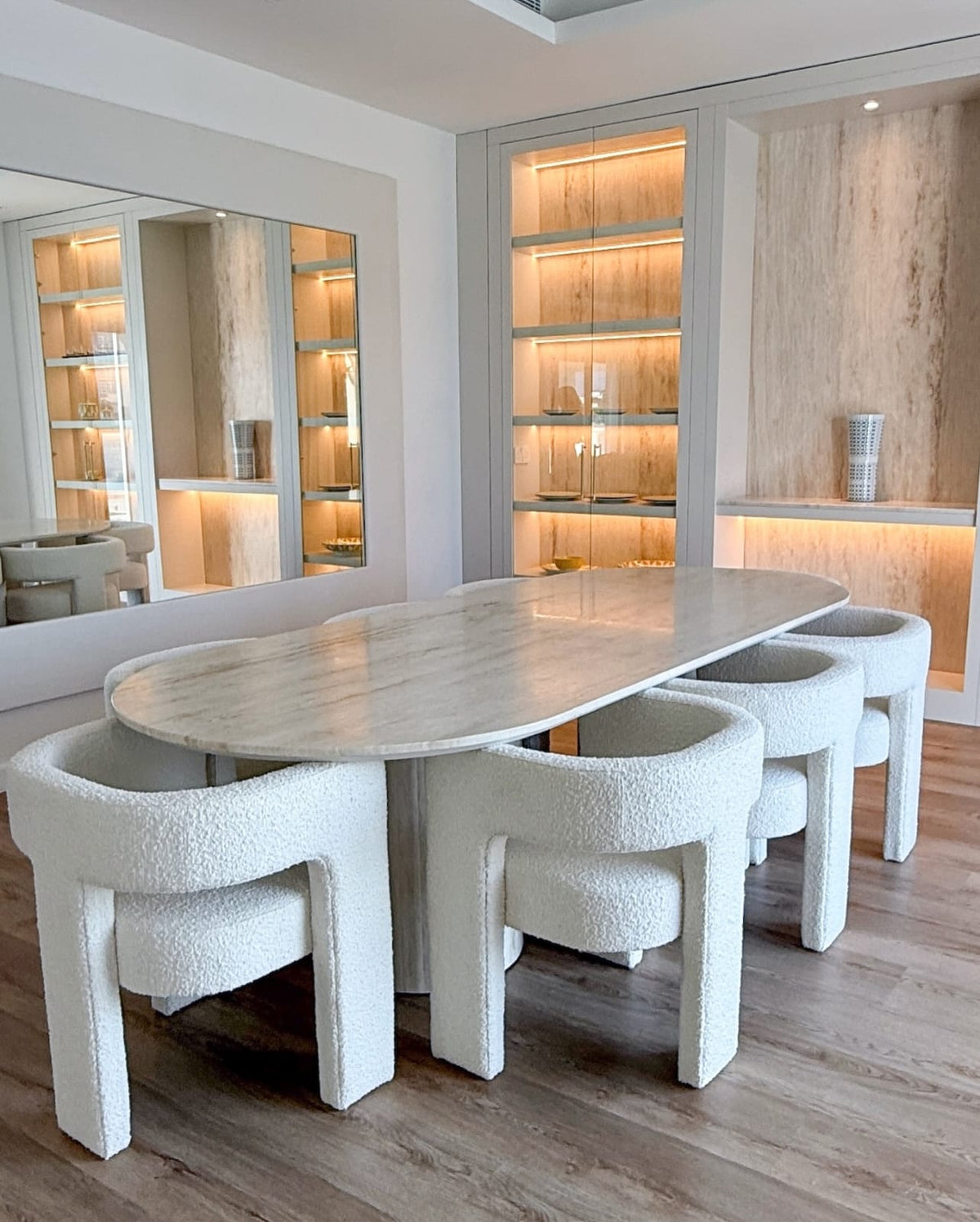 Table à Manger Ovale & Chaises Design